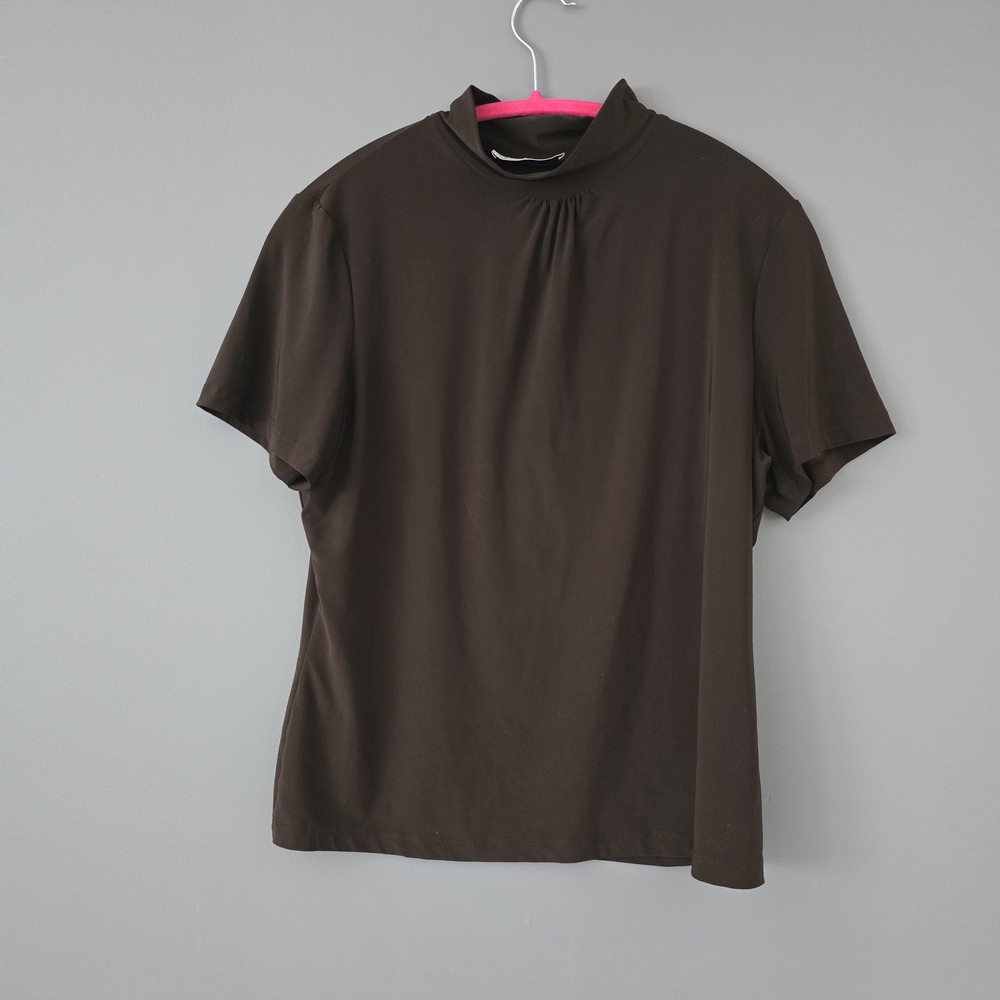 Classic Short-Sleeve Mock Neck Top - Brown